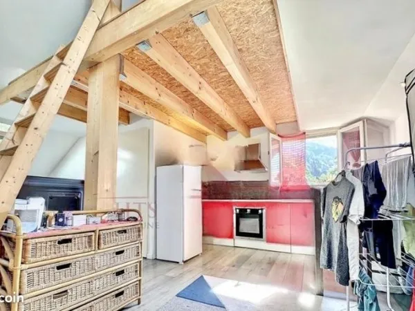 Studio avec mezzanine