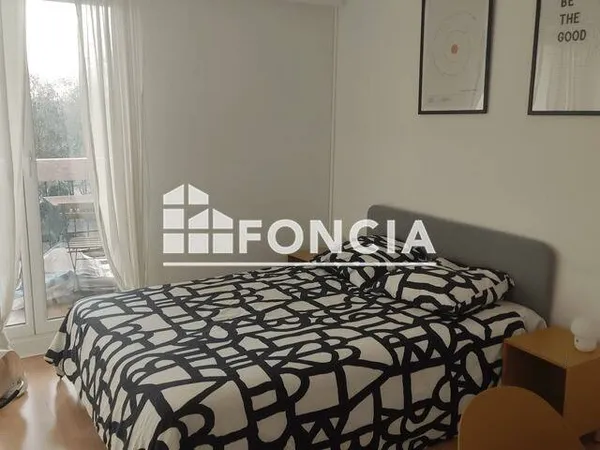 Appartement 1 pièce 84 m²