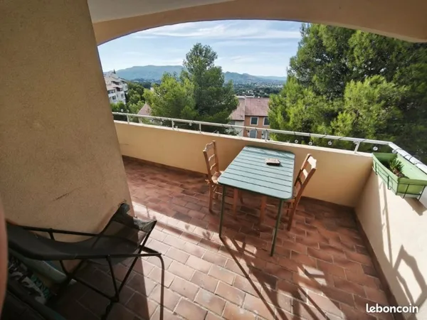 Appartement T5 lumineux 93m2 avec terrasse château gombert