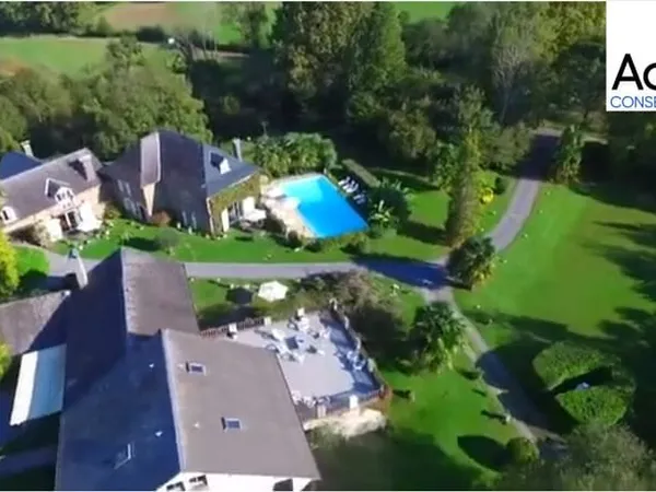 Domaine de 27 Hectares avec Demeure de prestige sur le Haut De Bosdarros 857 m2