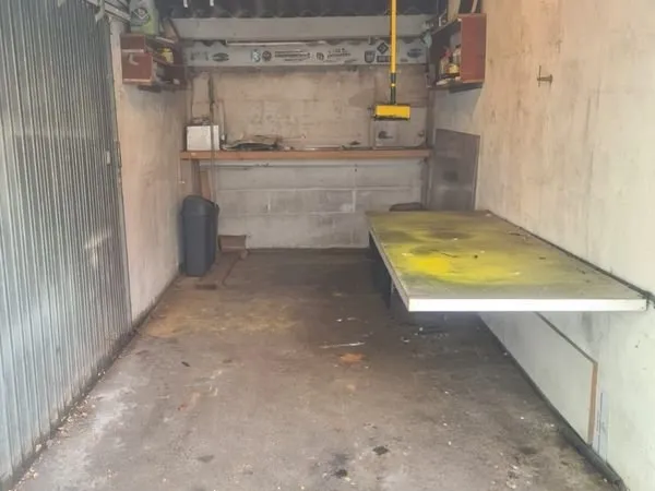 Box fermé avec électricité - résidence sécurisée