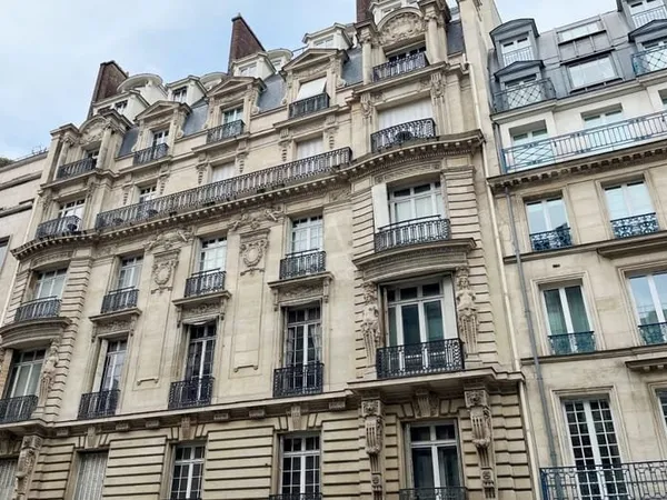 PARIS 16EME - PASSY - APPARTEMENT HAUSSMANNIEN 3 CHAMBRES ET CAVE