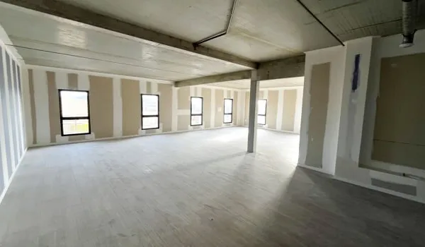 Bureau 60 m²