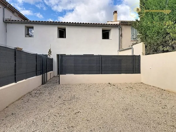 Saint Cyr sur Mer, maison de village T4 entièrement rénovée !