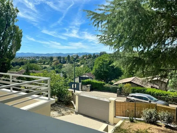 A Saint Didier au Mt d'or, 15 min de Lyon, maison de 178m² entièrement rénovée avec luxe