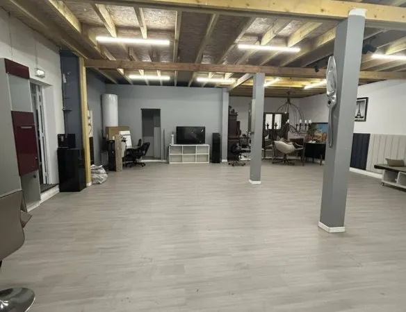 Local 700 m²