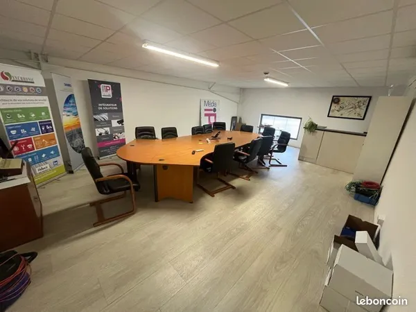 Location bureaux + dépôt Périgny