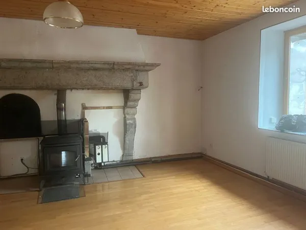 A vendre en exclusivité sur la Commune d'AVANNE AVENEY (25) , découvrez cette maison mitoyenne situé