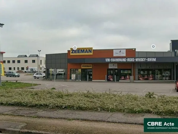 Local commercial 302 m²