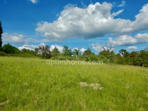 Terrain à vendre de 1 500 m² sur la commune de NOTRE-DAME-DE-SANILHAC (24)