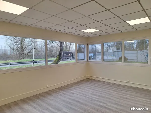 A LOUER BUREAU 32m² à BRUGES