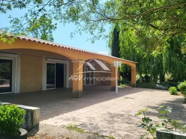 Maison 3 pièces 203 m²