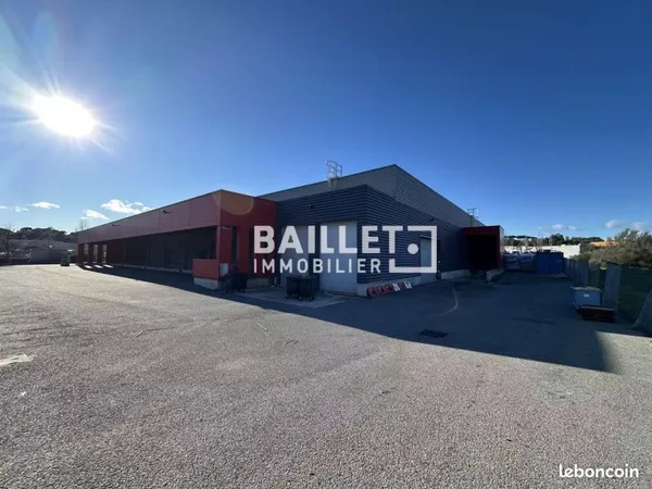 Local 1720 m² Fréjus