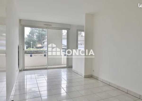 T2 de 45 m² avec balcon, double stationnement - Exposition Sud-Est