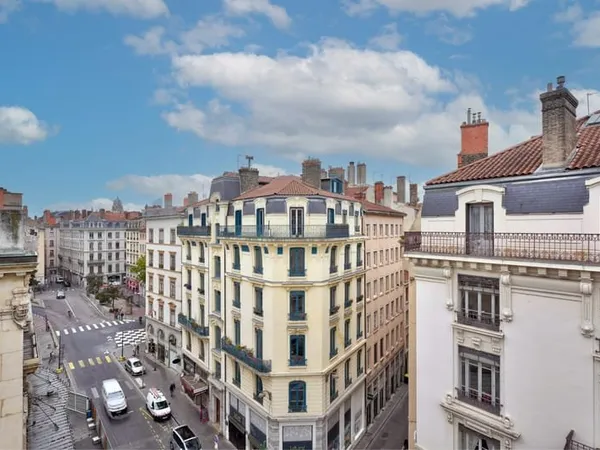 Lyon 1er Bel appartement T5 lumineux avec balcon filant et vues dégagées