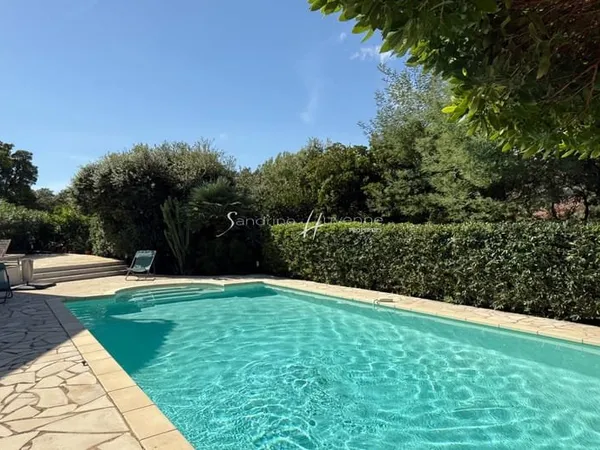Villa Renovée - 4 Chambres - Piscine - Jardin - Proche Centre
