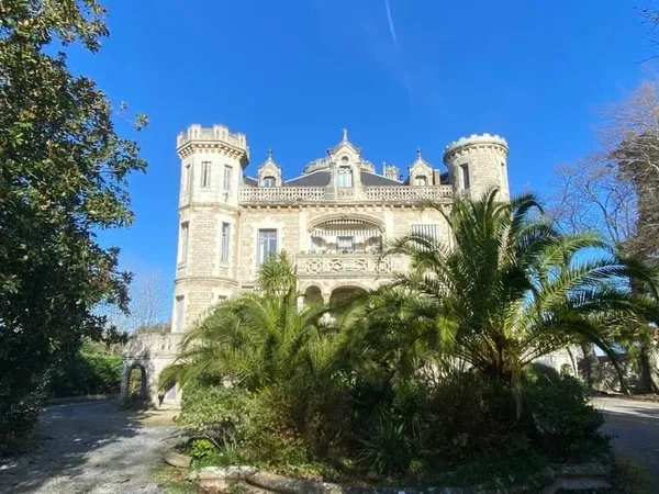 MAGNIFIQUE APPARTEMENT DANS VILLA EMBLEMATIQUE