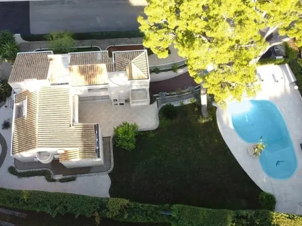 (Villa Post-Moderniste)