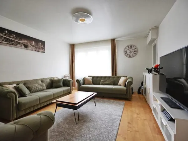 APPARTEMENT T4 AVEC CAVE ET GARAGE A CLUSES