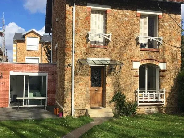 Loue meulière de 170m² au pied des bois - Viroflay (78) - 6 chambres
