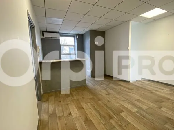 Bureau 150 m²