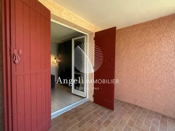 SAINT AYGULF : AGREABLE RESIDENCE ENTRE LE CENTRE VILLE ET L