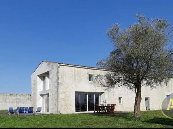 Maison 8 pièces 263 m²