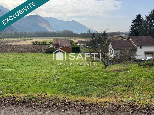Terrain constructible de 1278m2