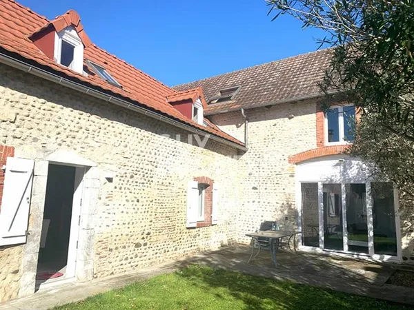 Charmante maison béarnaise ouverte sur grange rénovée