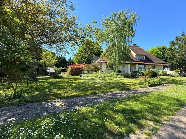 Maison 7 pièces 247 m²