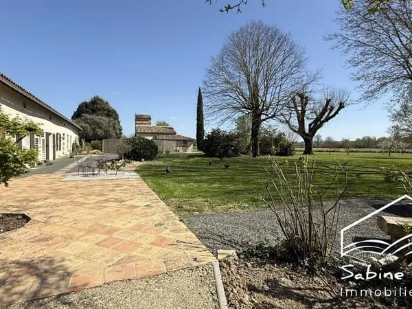 Belle propriété de 5 chambres avec pool house aménagé sur 1,