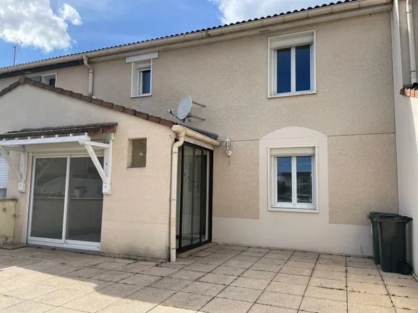 Maison 100m2 avec 4 chambres, belle terrasse, au calme