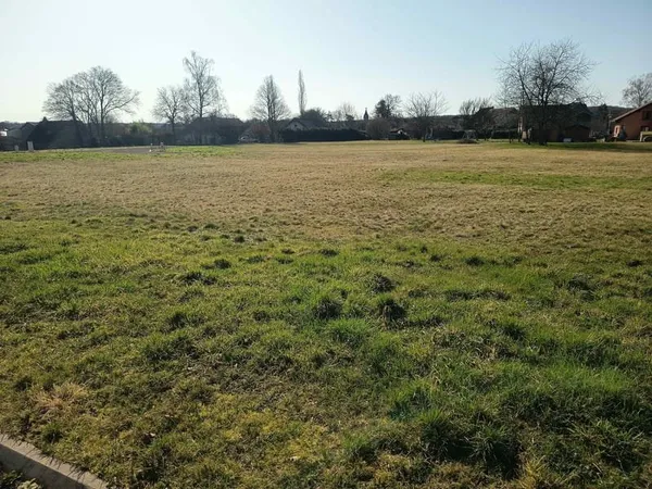Terrain RARE constructible de 921m2 Viablisé et borné à ven