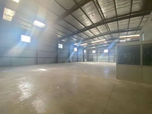 Local d'activité 860 m²