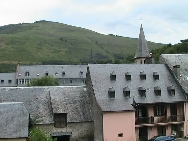 Maison traditionnelle et grange à ARREAU.65