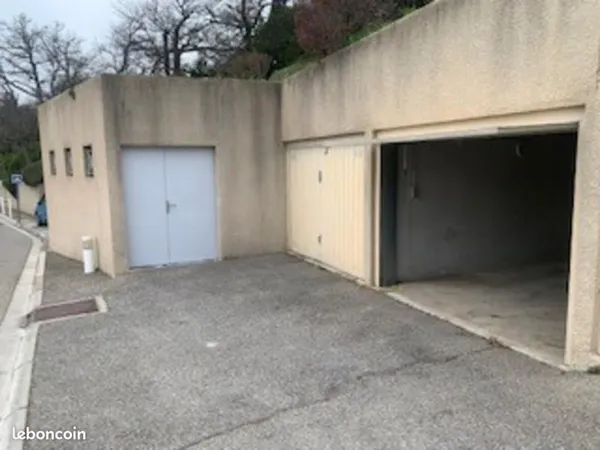 Garage/box 15 m² Aix En Provence