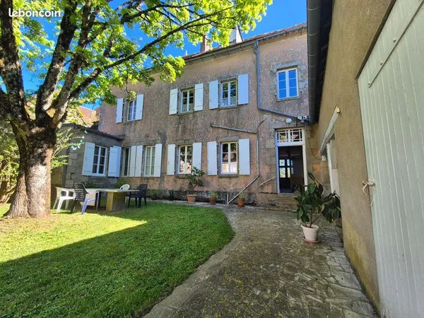 Maison 12 pièces 338 m²