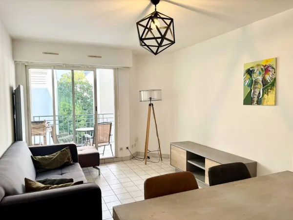 Loue Appartement T2 . 48m² . Balcon. Parking. Mellinet