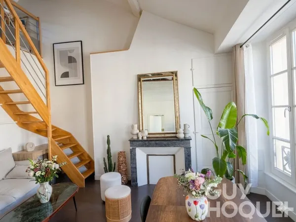 Versailles Notre-Dame Duplex de charme rénové avec mezzanine 73 m² au sol/43 m² Carrez