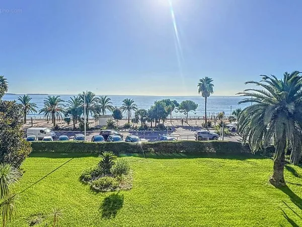 Exclusivité Cannes plages du midi appartement de 2 pièces vue mer et parc
