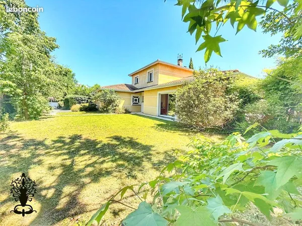 Maison 8 pièces 225 m²
