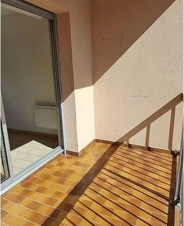 STUDIO- TERRASSE-COMMERCES