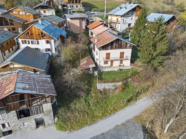 Grange à rénover avec deux terrains constructibles