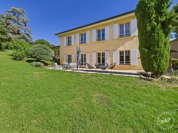 Maison 8 pièces 217 m²
