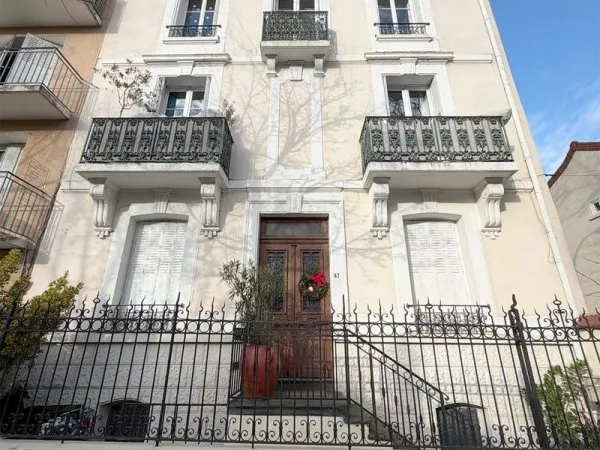 VICHY : IMMEUBLE DE RAPPORT IDÉAL DÉFICIT FONCIER BORD D