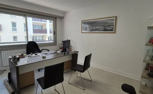 Bureau et espace de travail Location Bayonne 1p 74m² 1070€
