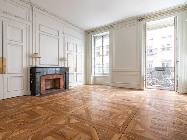 Vends appartement 110m² étage élevé avec balcon