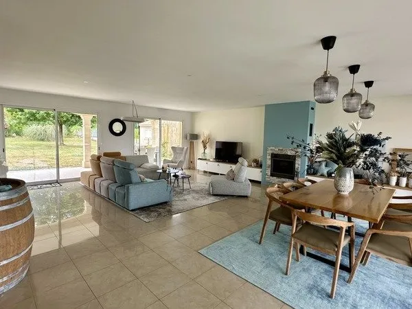Villa de prestige à vendre SALLES DE BARBEZIEUX (16)