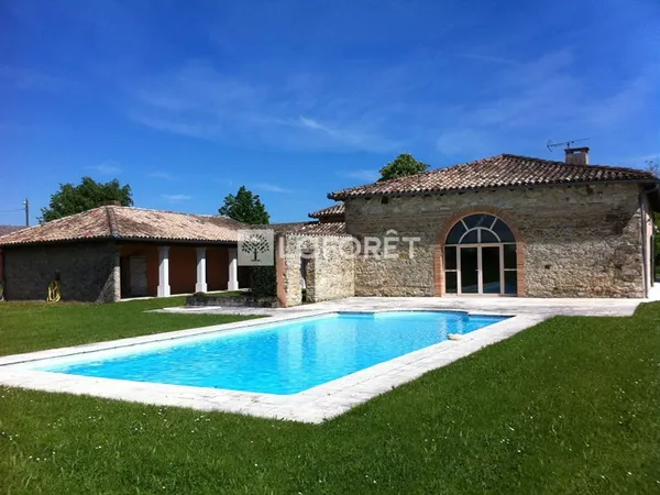 Maison 8 pièces 324 m²