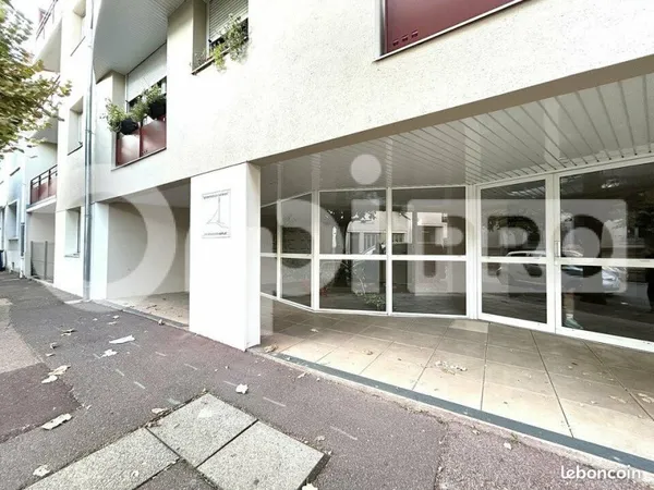 Bureau 71 m²
